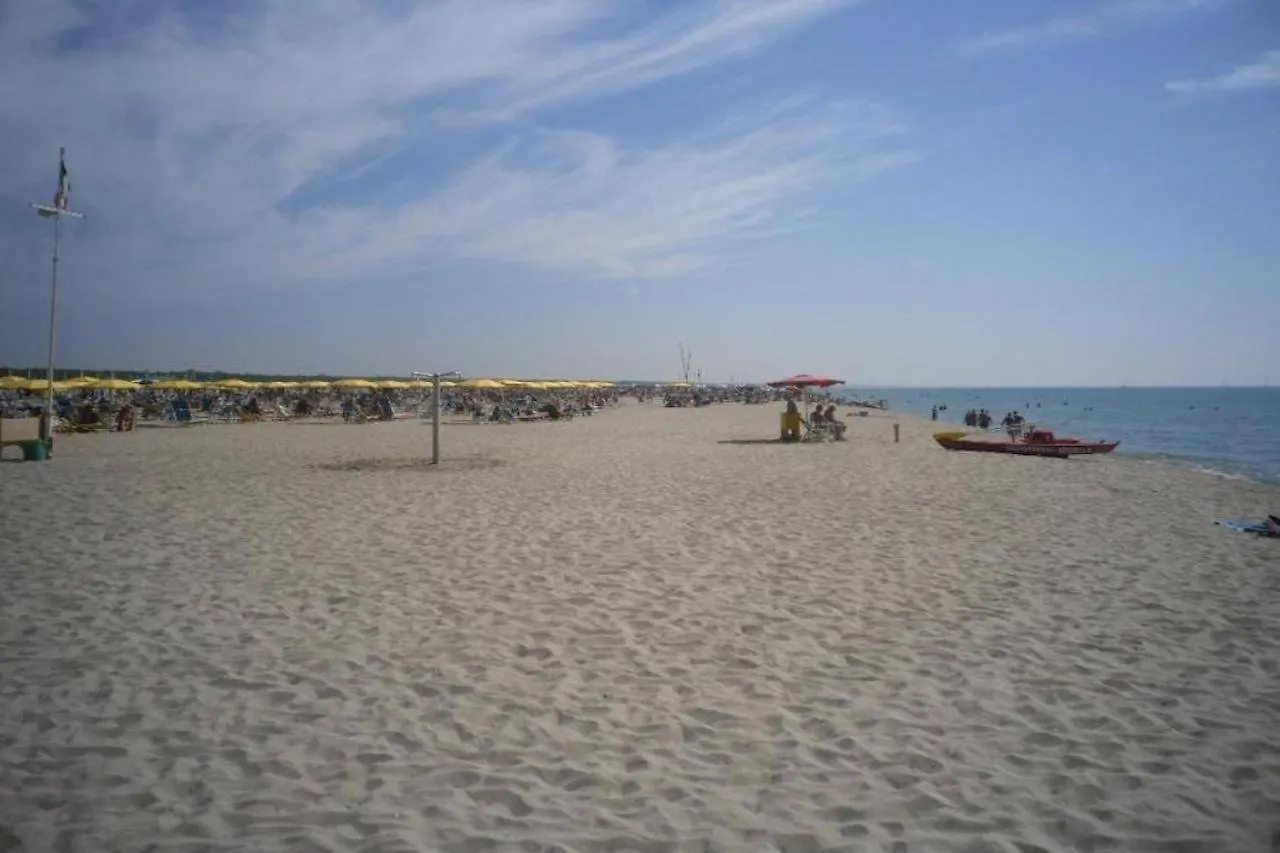 Comfortabele Familie Chalets Met Veranda Incl Airco Dichtbij Zee! Viareggio 0*,  Italy